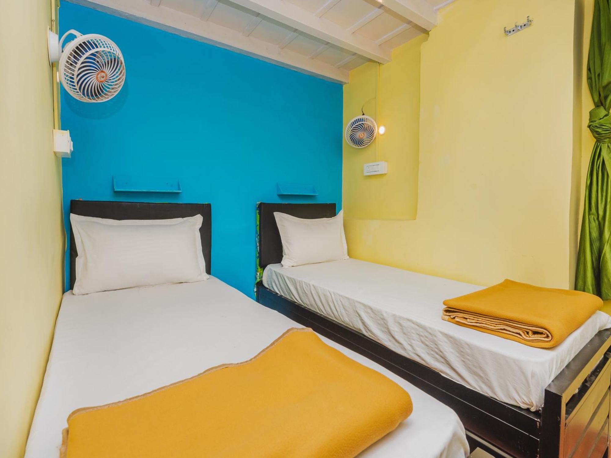 New Dormitory Afra 뭄바이 외부 사진