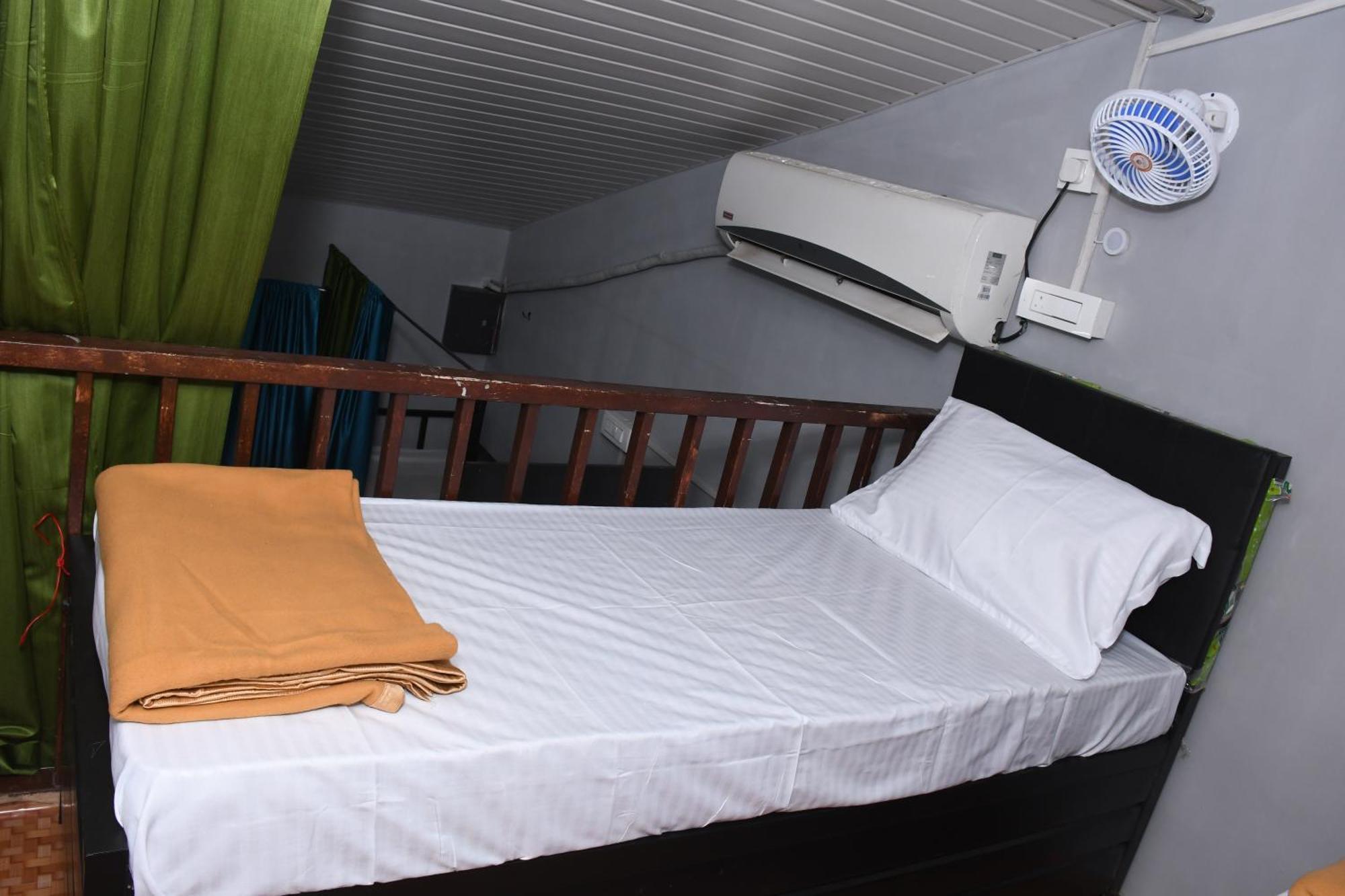 New Dormitory Afra 뭄바이 외부 사진