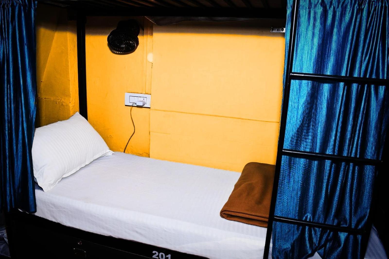 New Dormitory Afra 뭄바이 외부 사진
