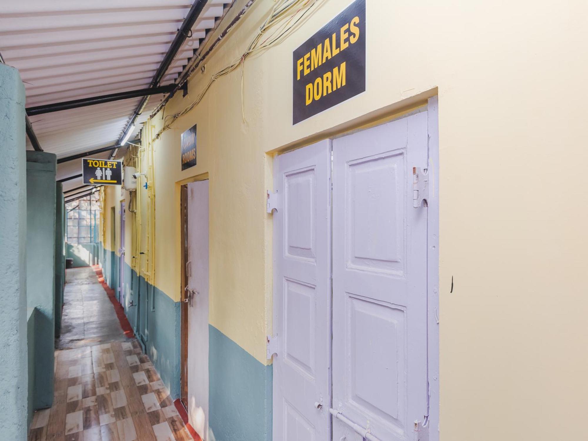 New Dormitory Afra 뭄바이 외부 사진
