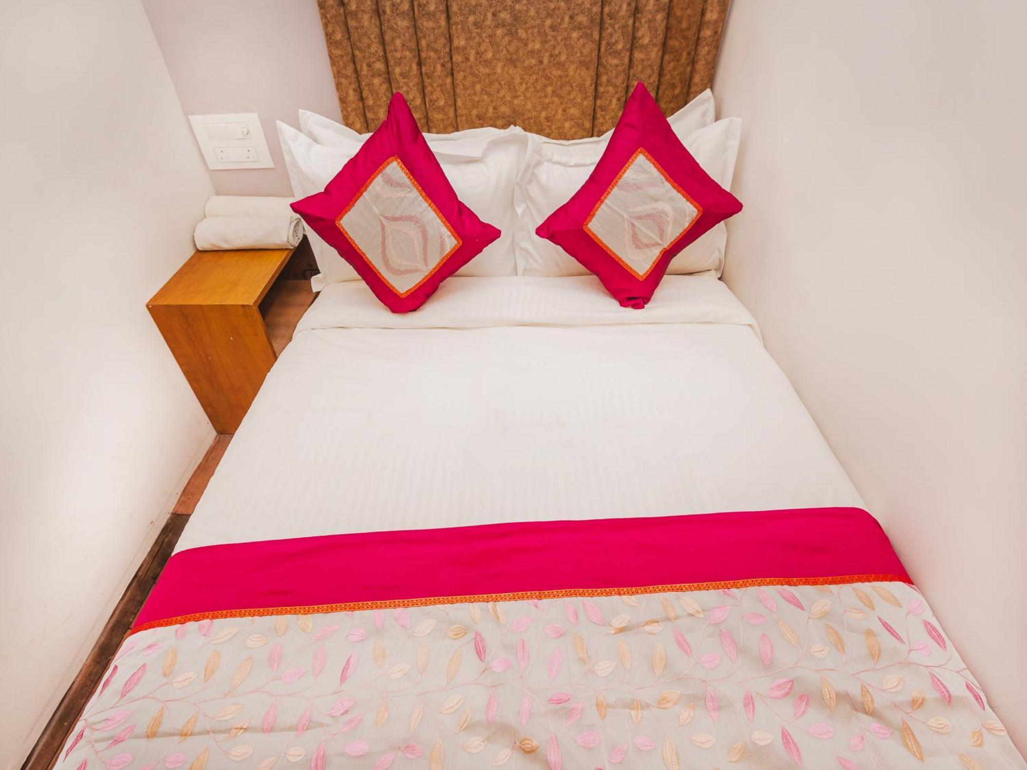 New Dormitory Afra 뭄바이 외부 사진