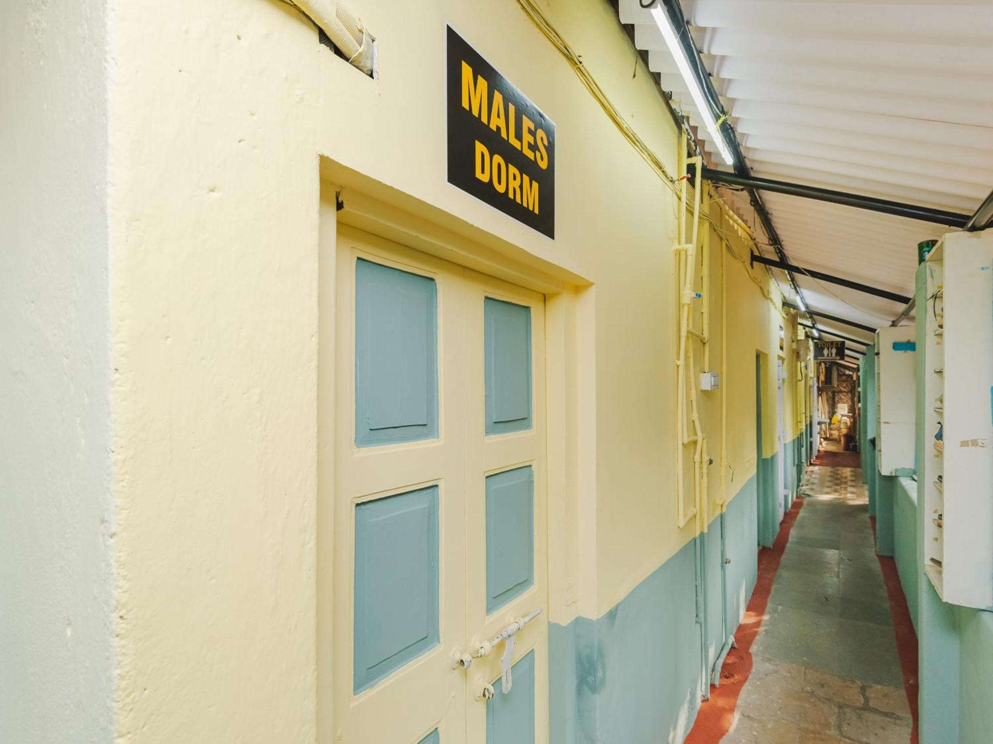 New Dormitory Afra 뭄바이 외부 사진