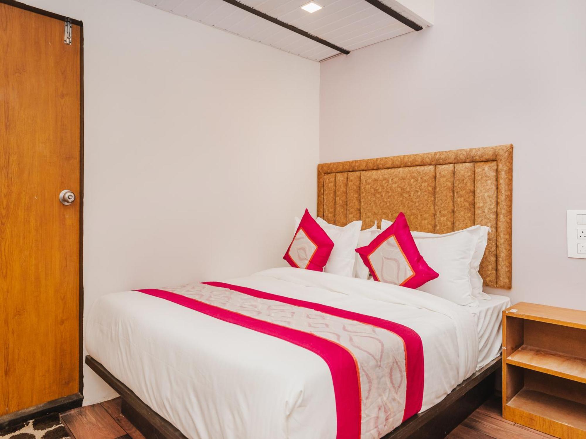 New Dormitory Afra 뭄바이 외부 사진