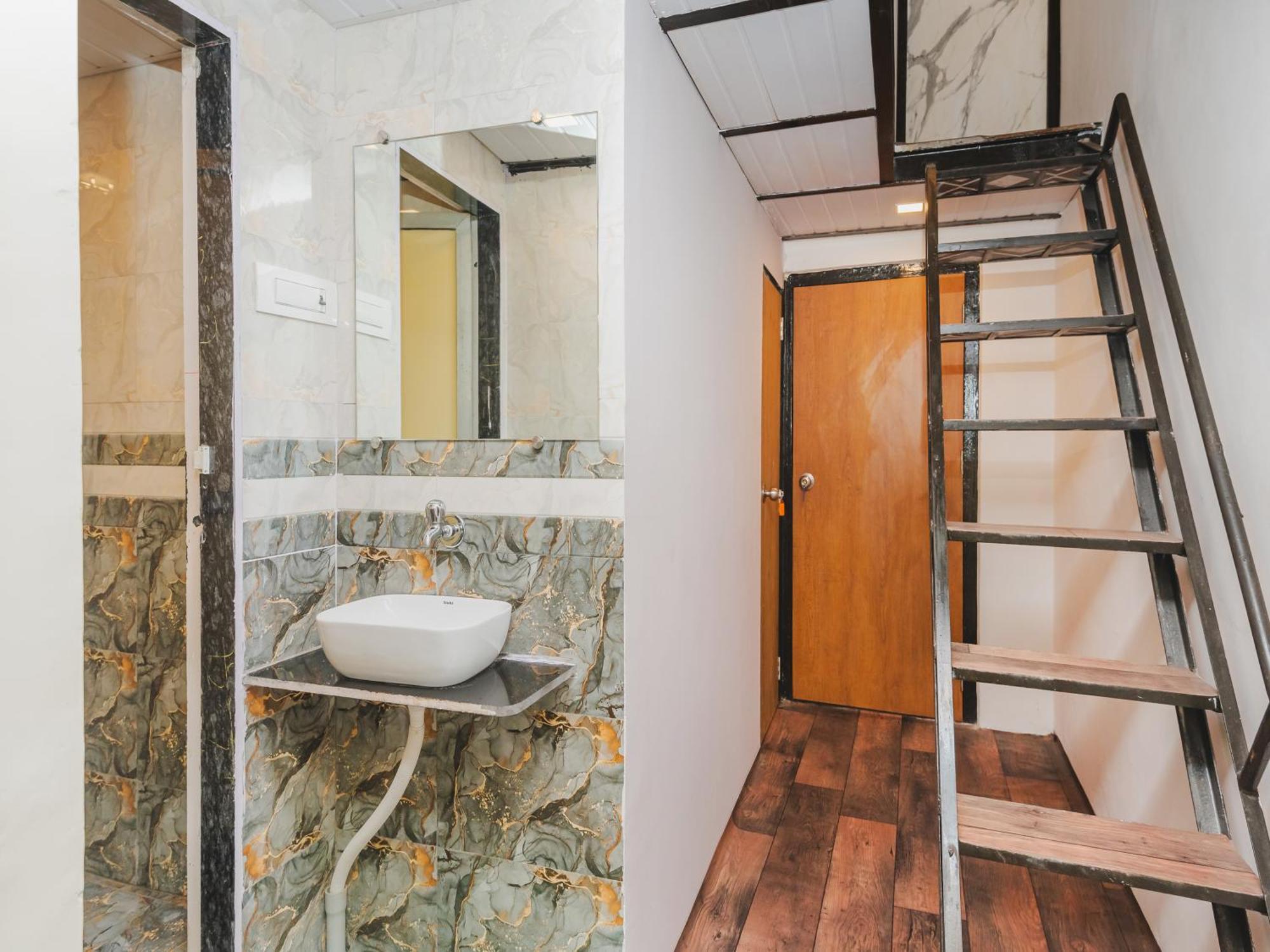New Dormitory Afra 뭄바이 외부 사진