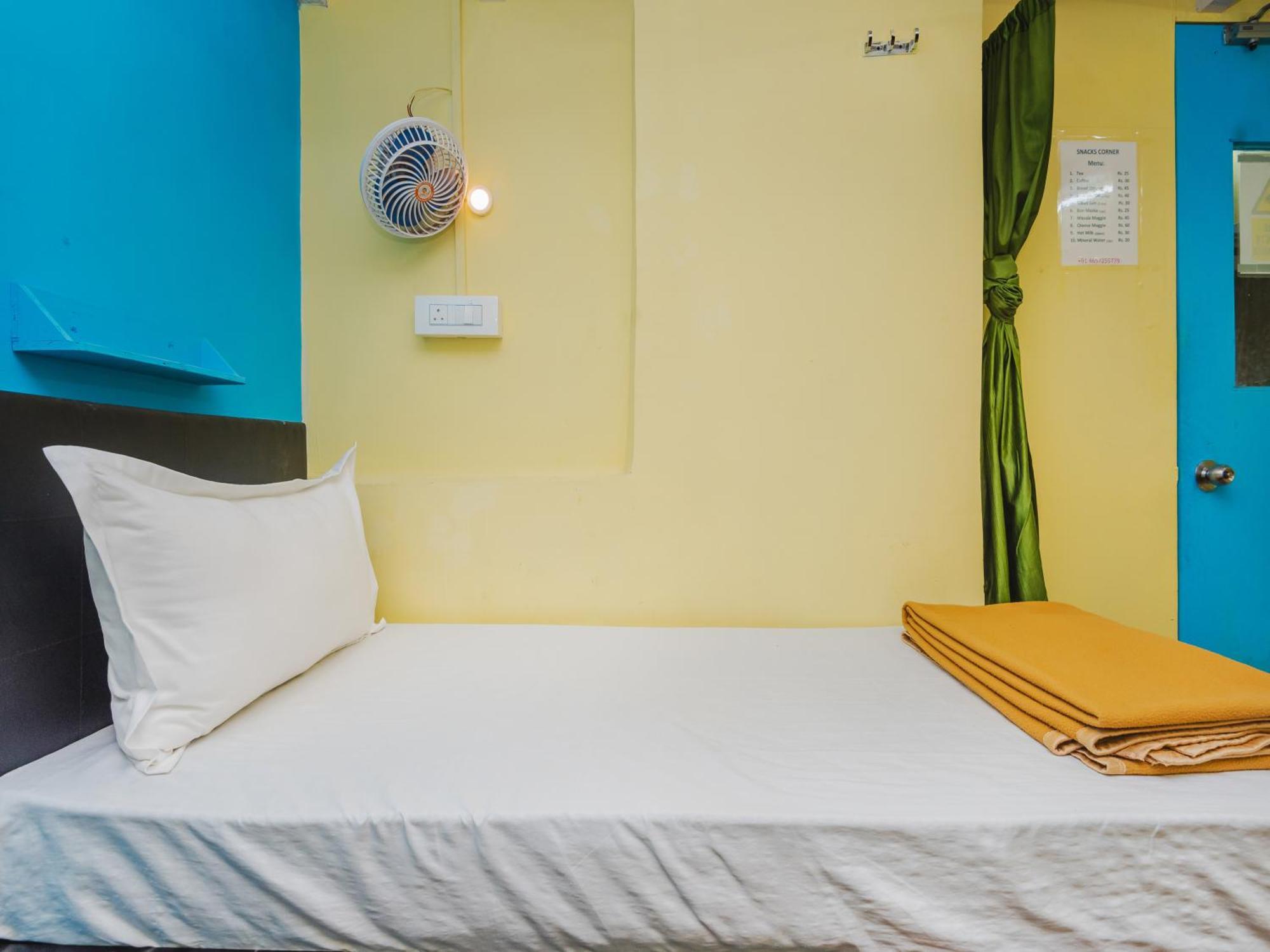 New Dormitory Afra 뭄바이 외부 사진