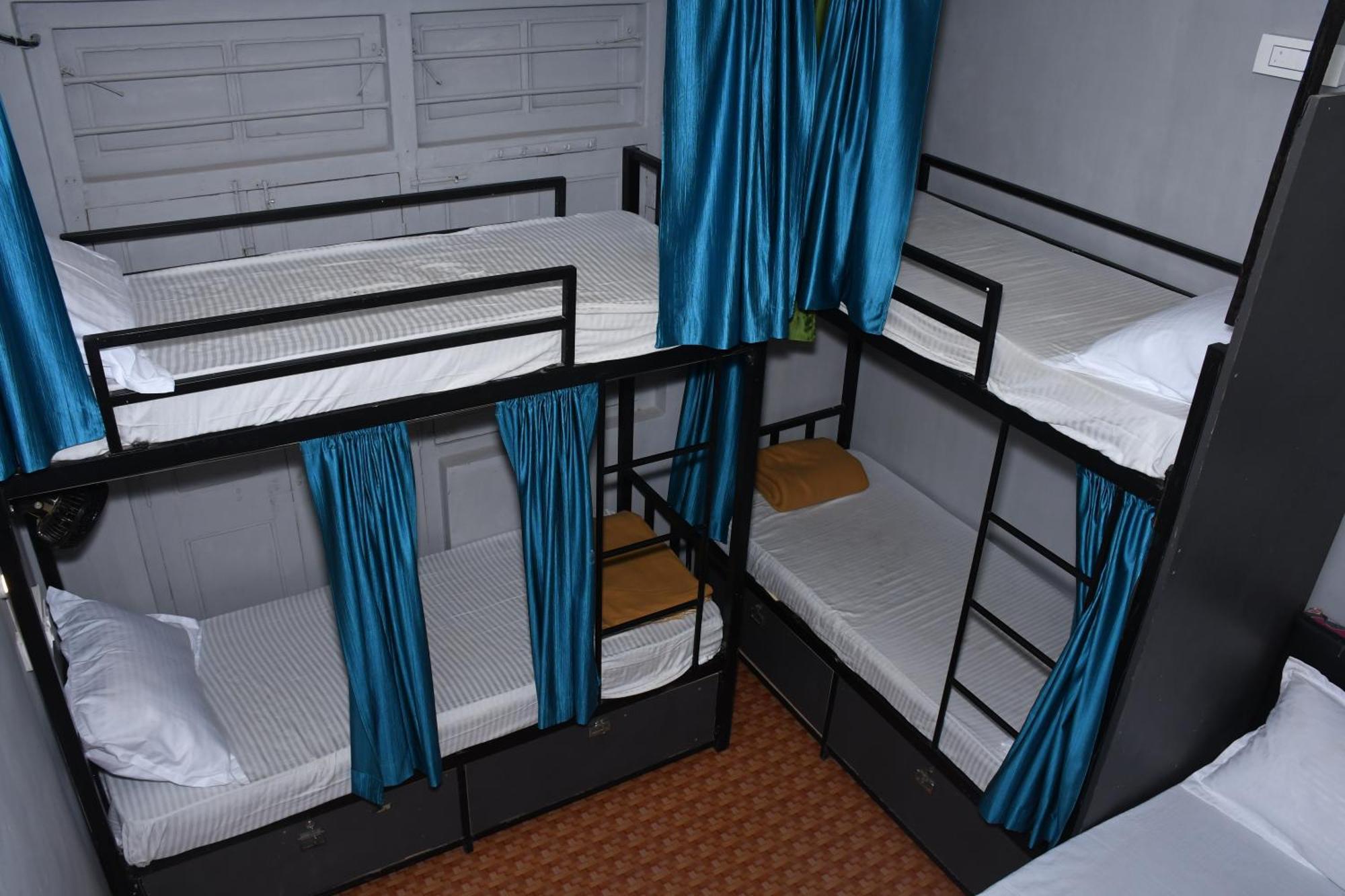 New Dormitory Afra 뭄바이 외부 사진