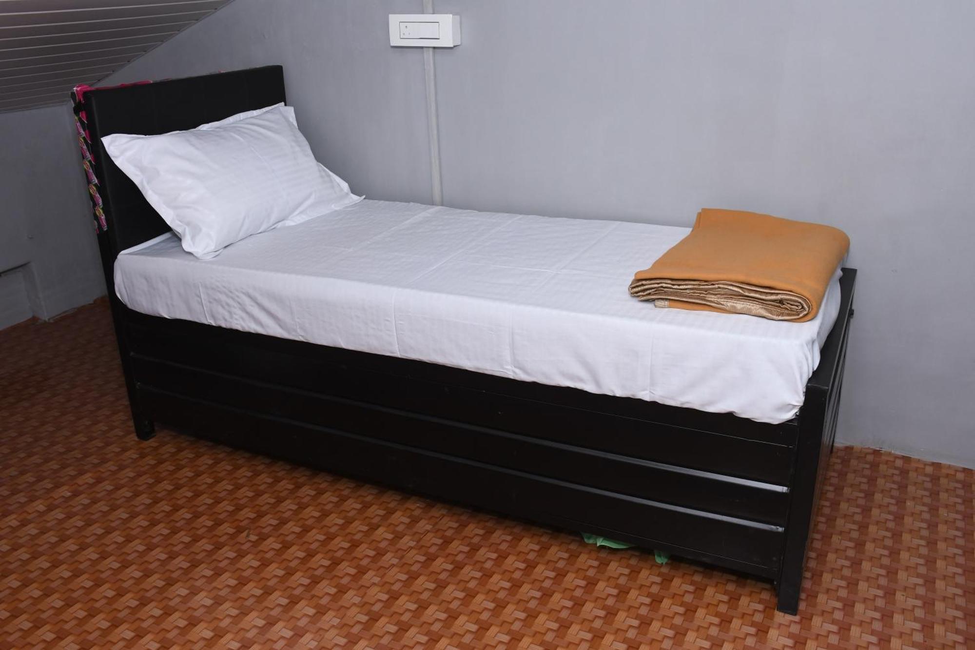 New Dormitory Afra 뭄바이 외부 사진
