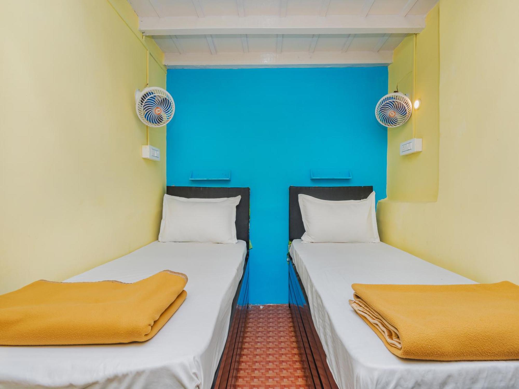 New Dormitory Afra 뭄바이 외부 사진