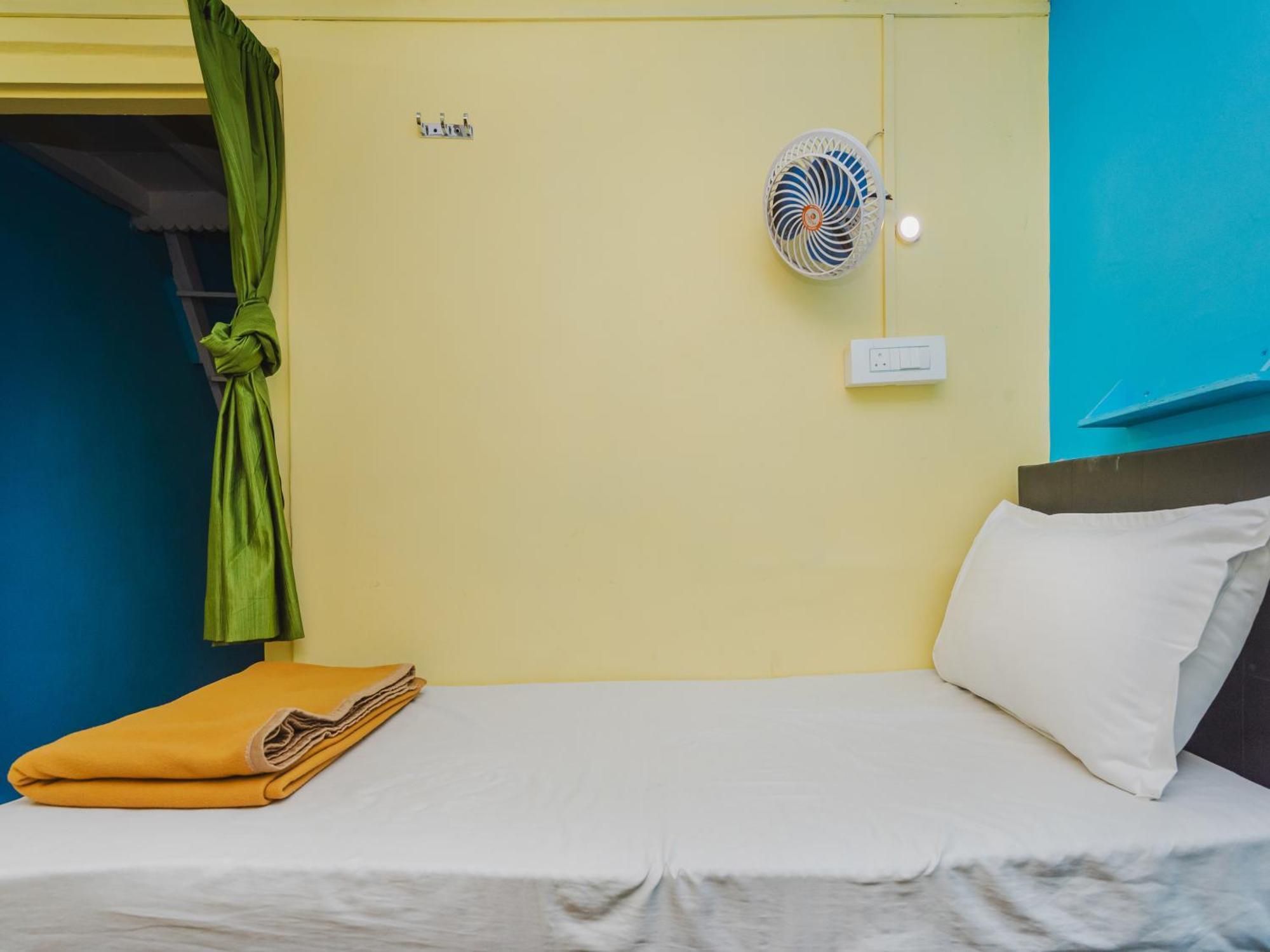 New Dormitory Afra 뭄바이 외부 사진