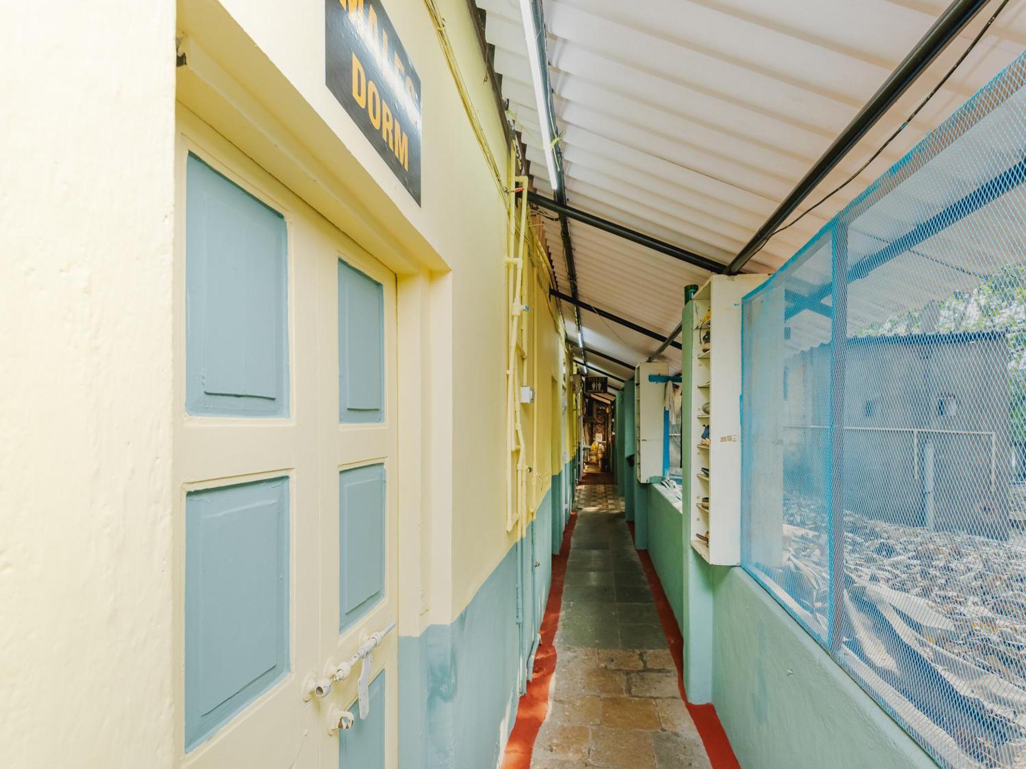 New Dormitory Afra 뭄바이 외부 사진